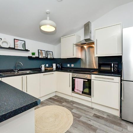 Pass The Keys Perfectly Located Stylish 2 Bed Home With Parking Ньюпорт Экстерьер фото