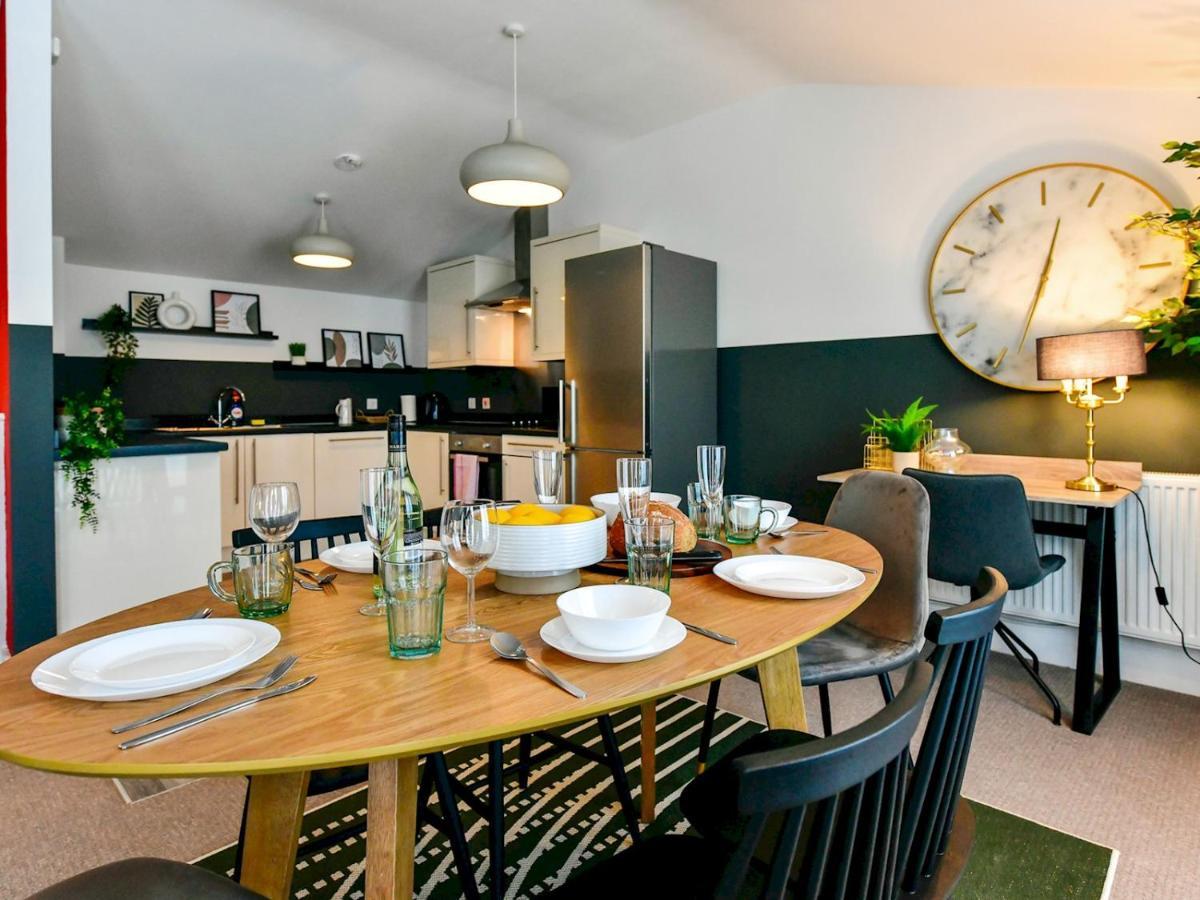 Pass The Keys Perfectly Located Stylish 2 Bed Home With Parking Ньюпорт Экстерьер фото