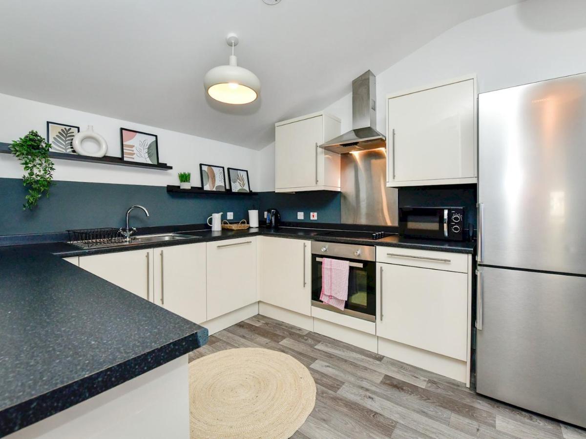 Pass The Keys Perfectly Located Stylish 2 Bed Home With Parking Ньюпорт Экстерьер фото