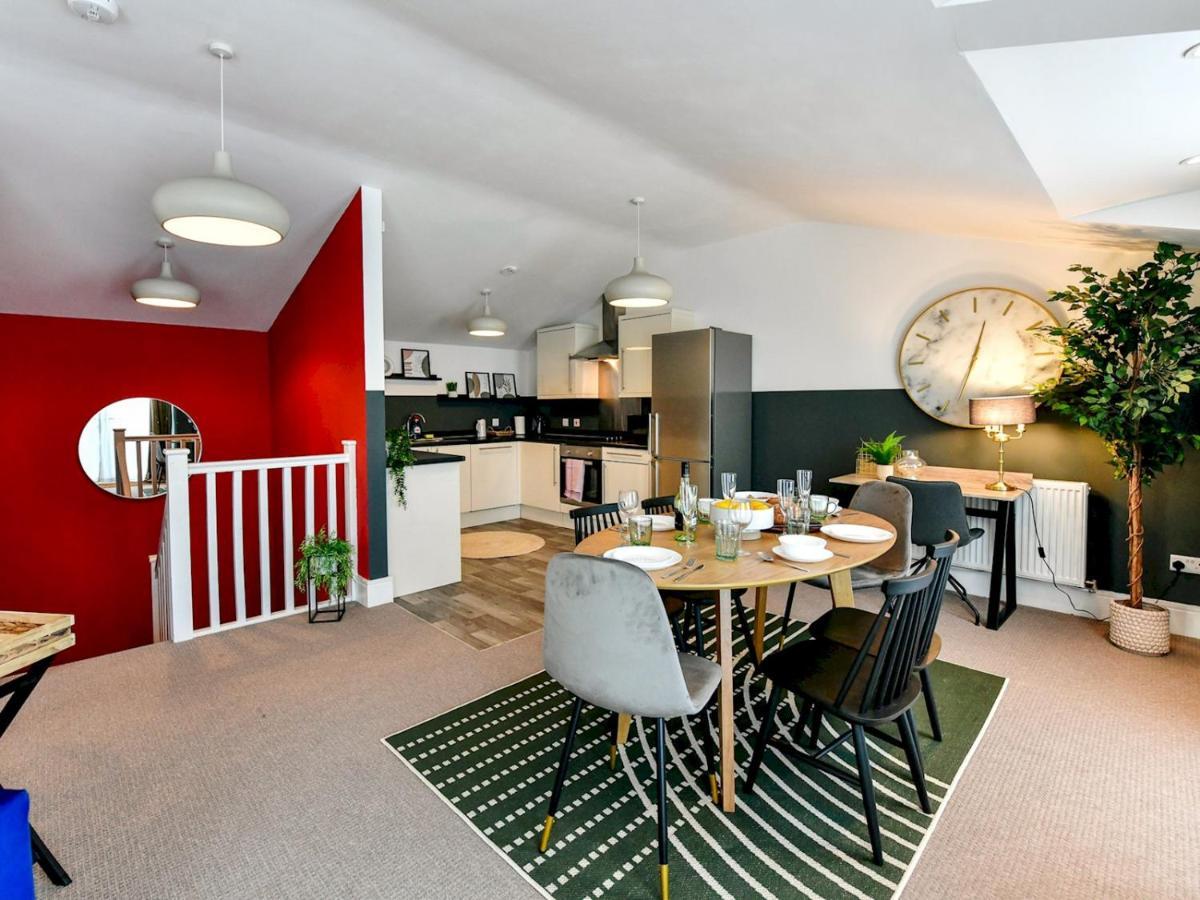 Pass The Keys Perfectly Located Stylish 2 Bed Home With Parking Ньюпорт Экстерьер фото